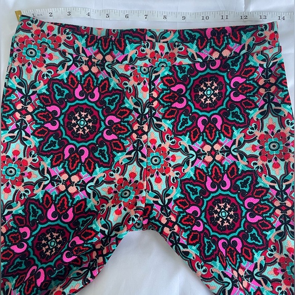 Vibrant Patterned Leggings - Picture 4 of 6